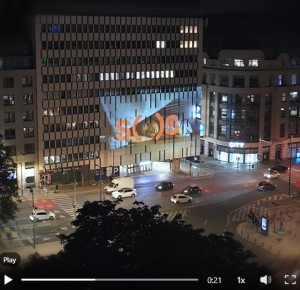 spot SOS op gebouw